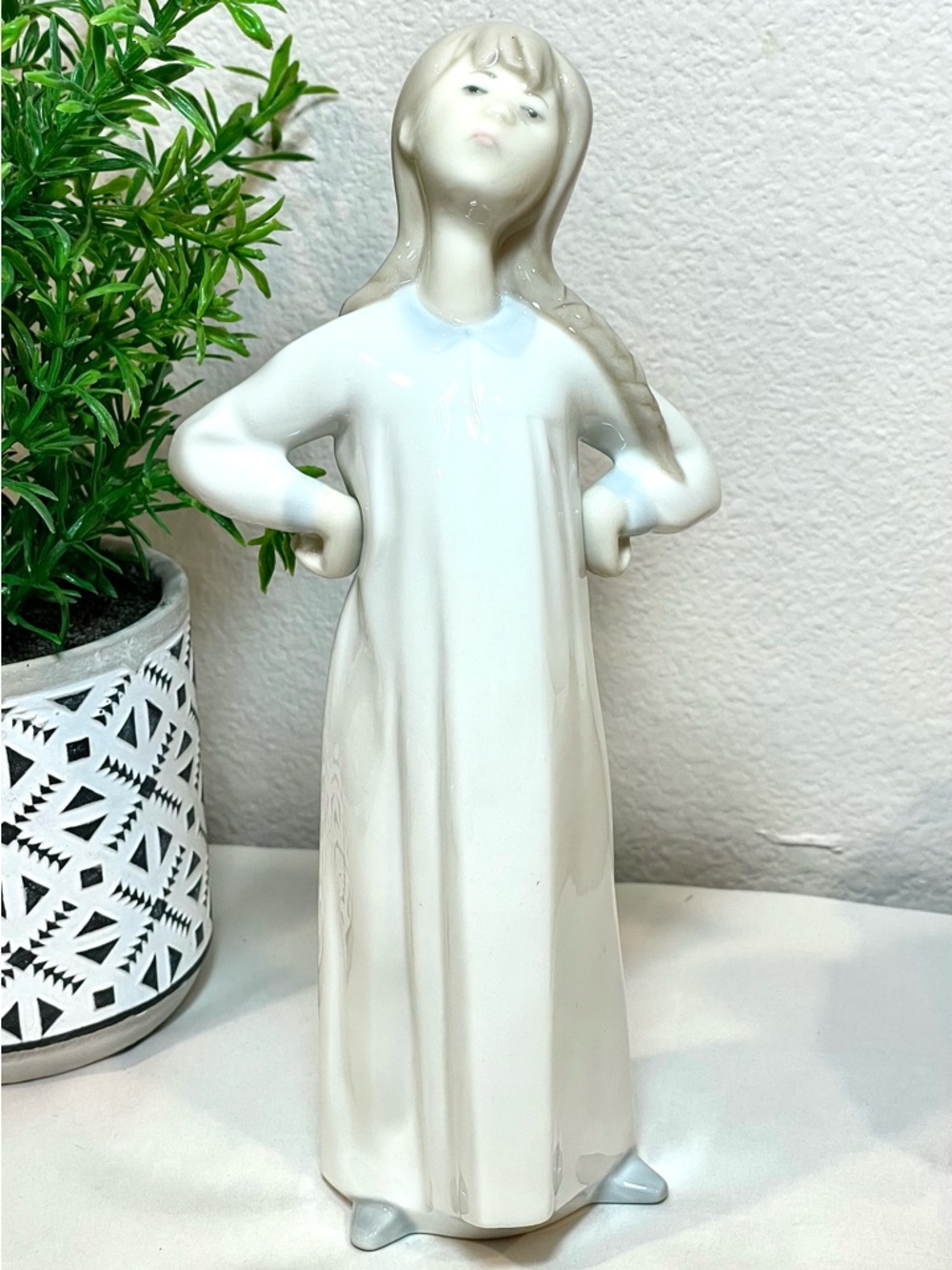 Lladró “Girl Stretching” Retired Hand-Painted Porcelain Figurine | EUC